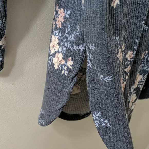 Floral Top - Picture 4 of 5